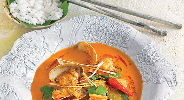 Curry rojo de pescado y almejas