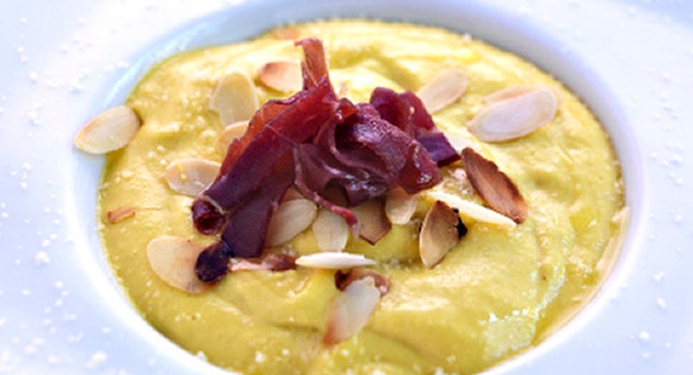 Crema de mango con cecina