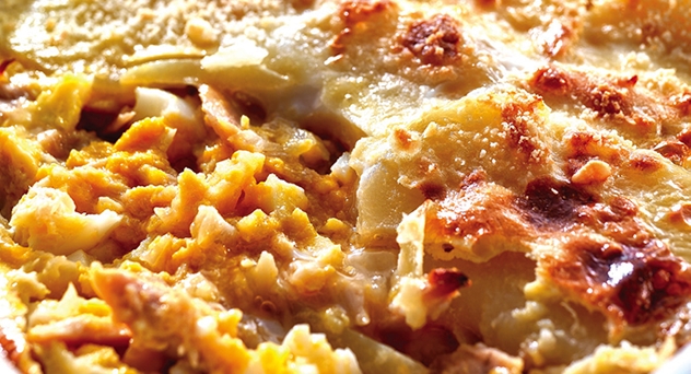 Gratinado de patatas y atún en conserva