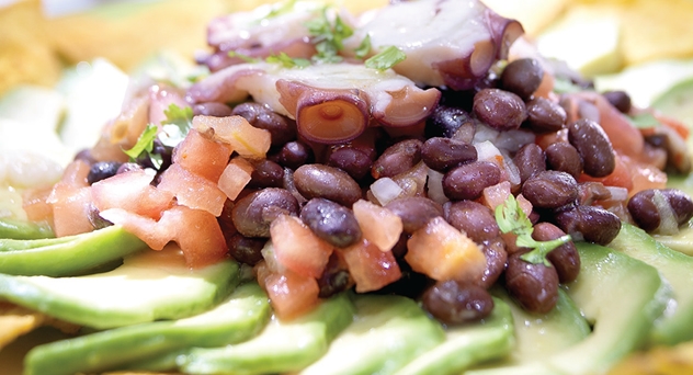 Ensalada de frijoles y pulpo