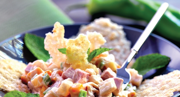 Ensaladilla de palmitos, jamón, queso y piña