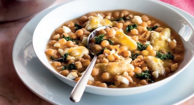 Potaje de garbanzo con cocochas de bacalao