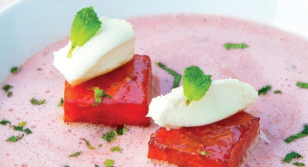 Sopa de sandía, queso mascarpone y sandía caramelizada