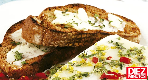 Queso feta con pan de ajo