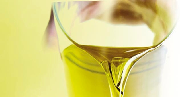 Aceite de oliva virgen extra nueva cosecha en tu mesa