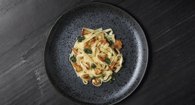 Tagliatella con setas y perejil