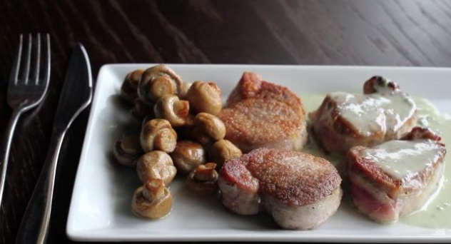 Solomillo de cerdo en salsa de roquefort