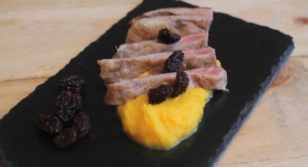 Secreto ibérico a la plancha con puré de calabaza