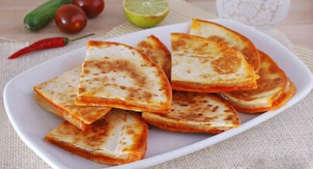 Quesadillas de aperitivo con sobrasada y queso Havarti