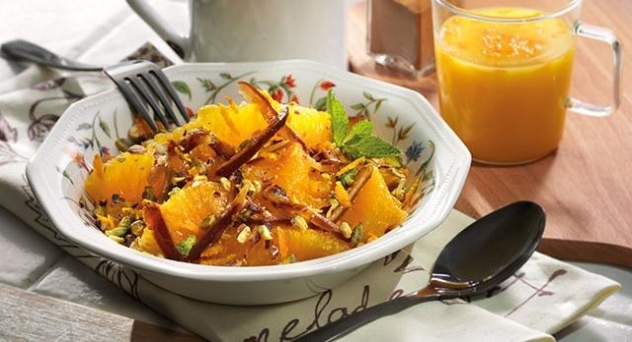 Ensalada dulce con naranja y dátiles