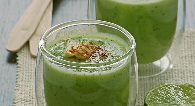 Crema fresca de calabacín con aguacate