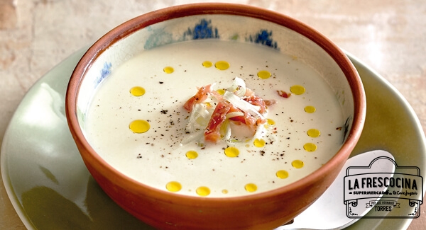 Ajoblanco de chirimoya con jamón ibérico