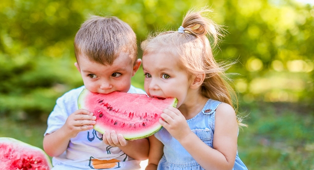 Cambios en los hábitos de comida de los niños en verano: ¿qué hacer al respecto?