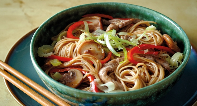 Noodles con ternera y verduras