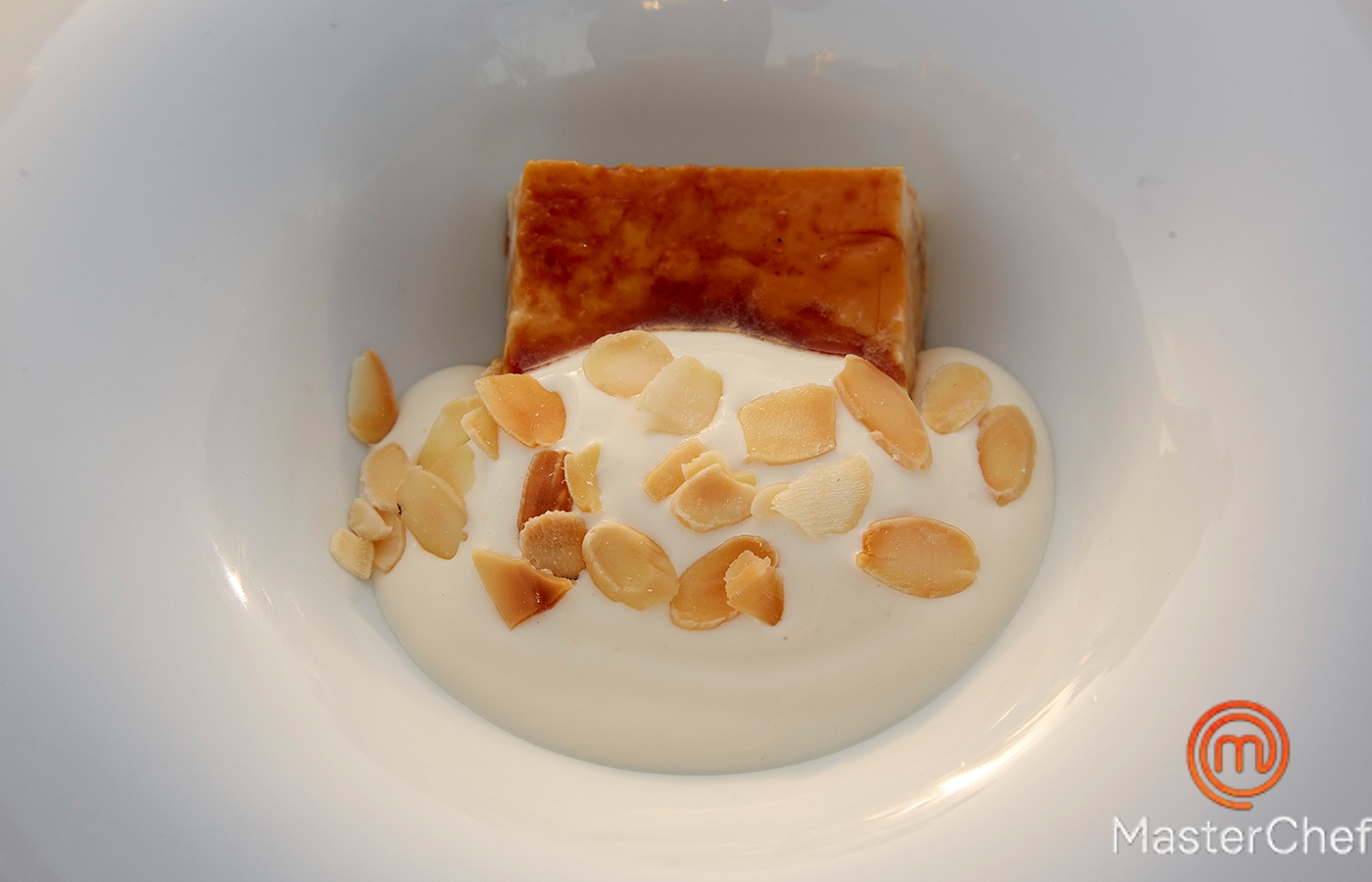 Masterchef 9: Pudding de ensaimada con crema de leche de almendra