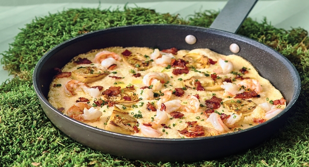 Tortilla de alcachofas y langostinos