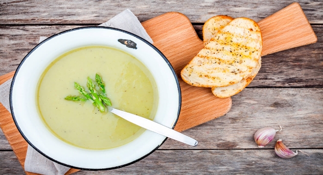 Crema de espárragos blancos y verdes