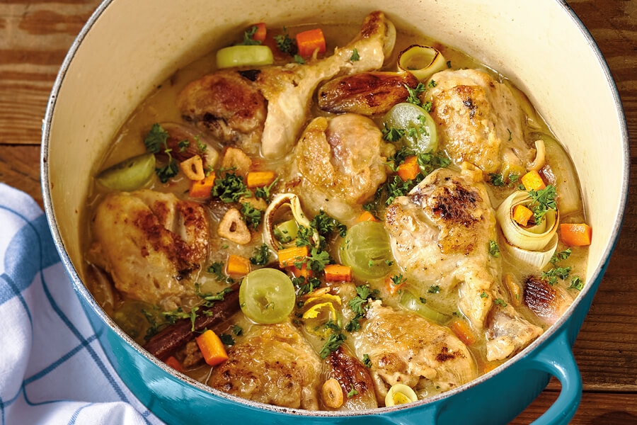 Guiso de pollo campero, canela y limón