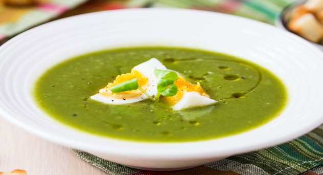 Crema de espinacas con huevos