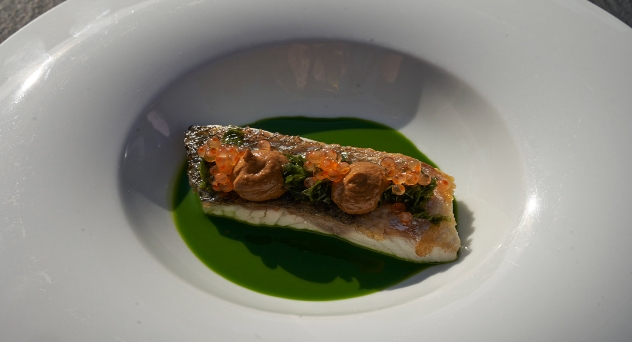 Receta MasterChef Celebrity 7: Lubina con mejillones lechuga de mar y caviar del pirineo