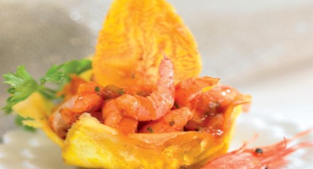 Cestas cubanas de plátano frito con gambas