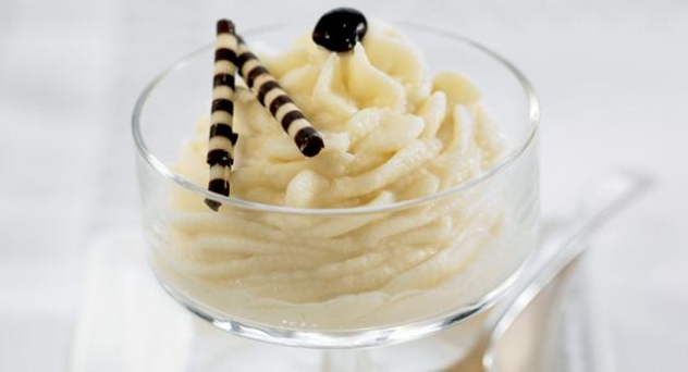 Mousse de chocolate blanco y queso de cabra fresco