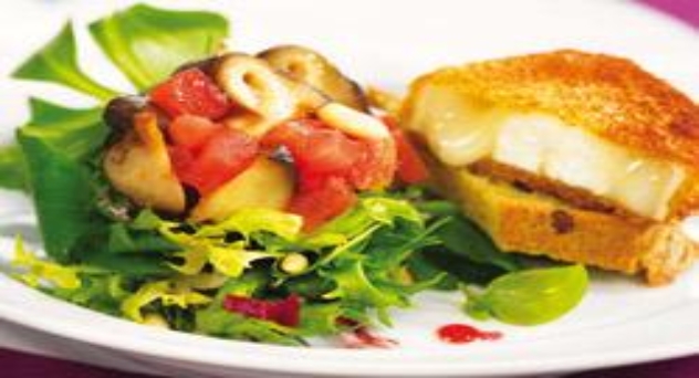 Ensalada de queso de cabra con vinagreta de frambuesa