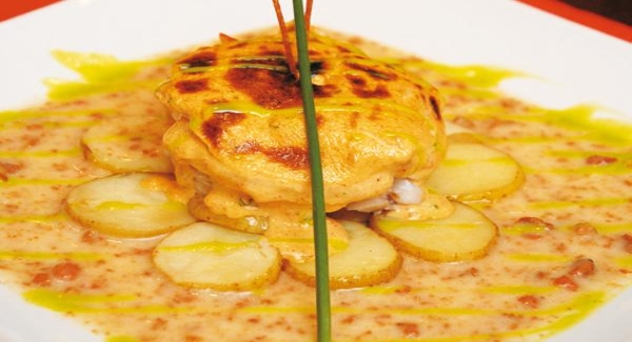 Cherne gratinado con emulsión de mojo rojo