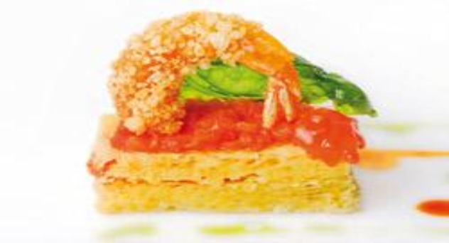 Esponja de queso de Ronda, tomate raf confitado y langostino albardados en corteza de cerdo ibérico