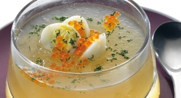 Alcachofas confitadas con salmorejo asado y huevo de codorniz frito